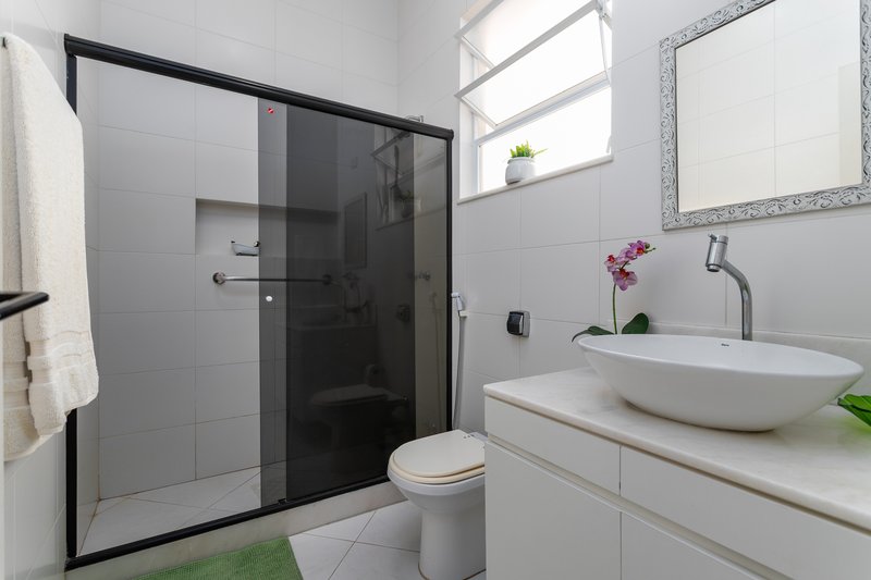 Dois quartos com varanda, pé-direito alto e charme de prédio antigo na General Glicério! Rua Professor Ortiz Monteiro Rio de Janeiro - 