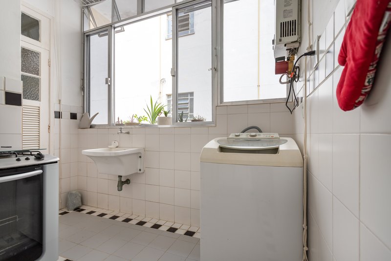 Dois quartos com varanda, pé-direito alto e charme de prédio antigo na General Glicério! Rua Professor Ortiz Monteiro Rio de Janeiro - 