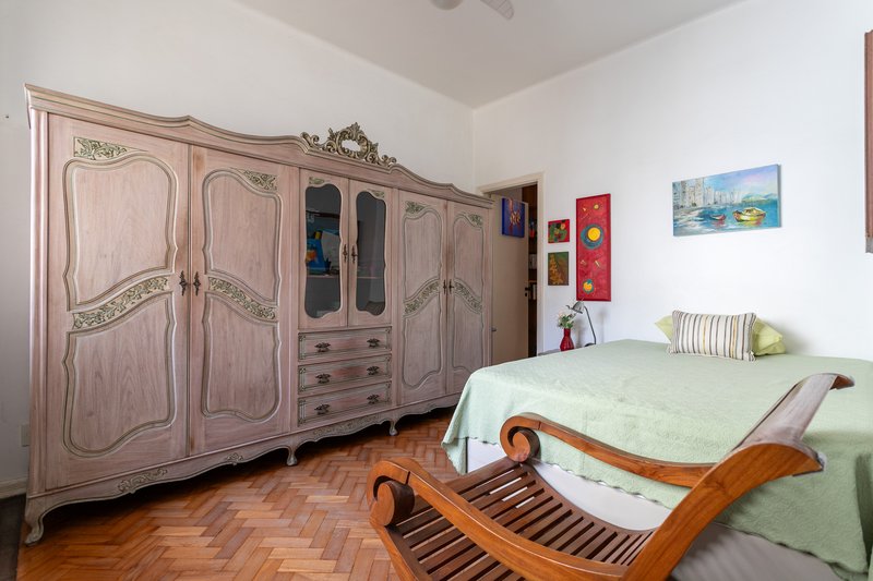 Dois quartos com varanda, pé-direito alto e charme de prédio antigo na General Glicério! Rua Professor Ortiz Monteiro Rio de Janeiro - 