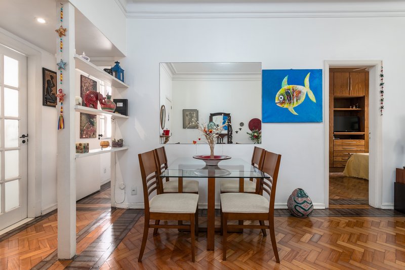 Dois quartos com varanda, pé-direito alto e charme de prédio antigo na General Glicério! Rua Professor Ortiz Monteiro Rio de Janeiro - 