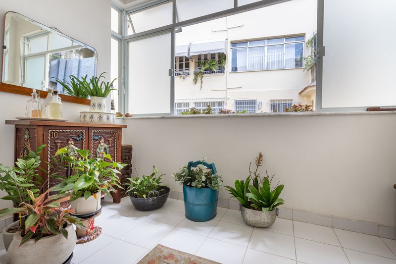 Dois quartos com varanda, pé-direito alto e charme de prédio antigo na General Glicério! Rua Professor Ortiz Monteiro Rio de Janeiro - 