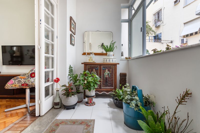 Dois quartos com varanda, pé-direito alto e charme de prédio antigo na General Glicério! Rua Professor Ortiz Monteiro Rio de Janeiro - 