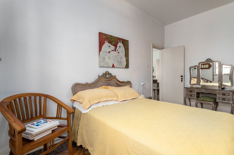 Dois quartos com varanda, pé-direito alto e charme de prédio antigo na General Glicério! Rua Professor Ortiz Monteiro Rio de Janeiro - 