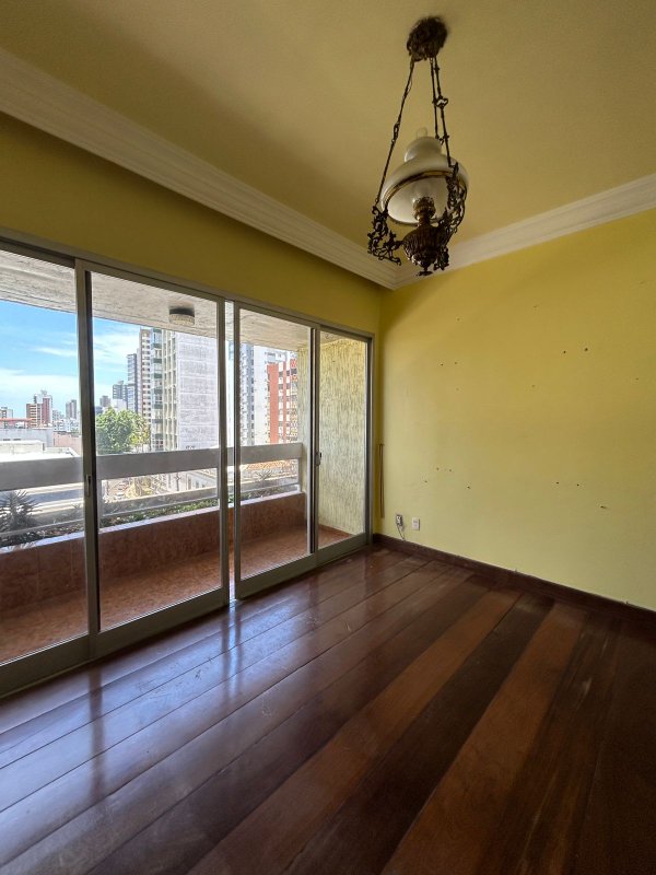 APARTAMENTO NASCENTE 3 QUARTOS SUÍTE VARANDA DEPENDÊNCIA 2 GARAGENS À VENDA NA GRAÇA! Avenida Euclydes da Cunha Salvador - 