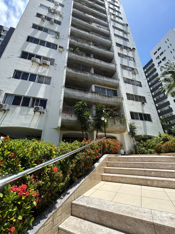 APARTAMENTO NASCENTE 3 QUARTOS SUÍTE VARANDA DEPENDÊNCIA 2 GARAGENS À VENDA NA GRAÇA! Avenida Euclydes da Cunha Salvador - 