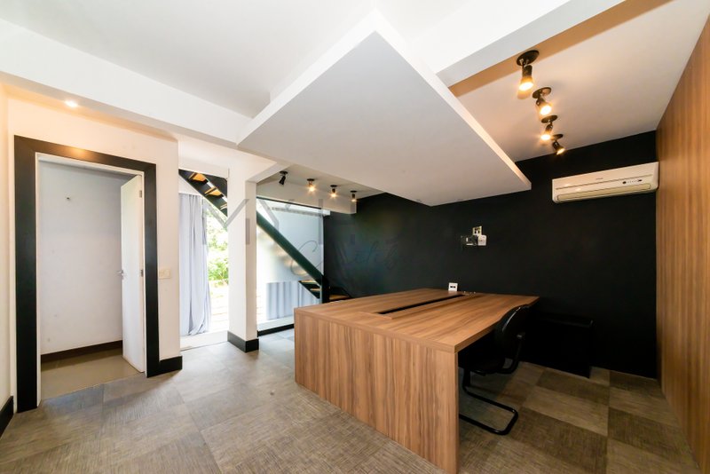 CASA COMERCIAL E RESIDENCIAL NO BAIRRO MERCES! Rua Dom Alberto Gonçalves Curitiba - 