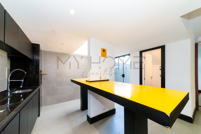 CASA COMERCIAL E RESIDENCIAL NO BAIRRO MERCES! Rua Dom Alberto Gonçalves Curitiba - 