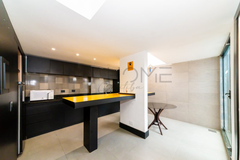 CASA COMERCIAL E RESIDENCIAL NO BAIRRO MERCES! Rua Dom Alberto Gonçalves Curitiba - 