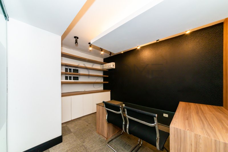 CASA COMERCIAL E RESIDENCIAL NO BAIRRO MERCES! Rua Dom Alberto Gonçalves Curitiba - 