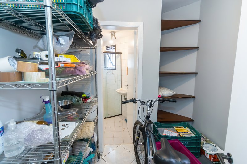 ALUGO APARTAMENTO AMPLO E ELEGANTE EM MOEMA — 4 DORMITÓRIOS, 1 SUÍTE E 2 VAGAS DE GARAGEM Avenida Pavão São Paulo - 