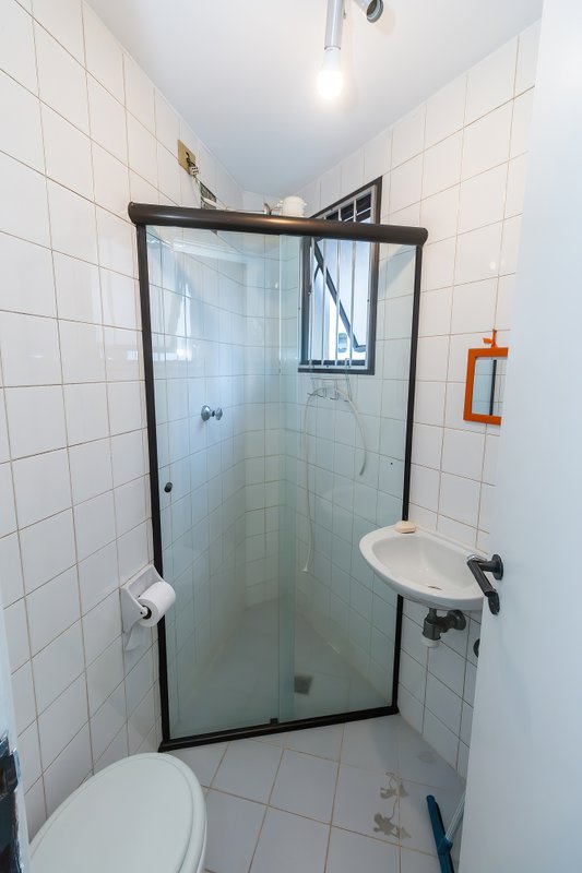 ALUGO APARTAMENTO AMPLO E ELEGANTE EM MOEMA — 4 DORMITÓRIOS, 1 SUÍTE E 2 VAGAS DE GARAGEM Avenida Pavão São Paulo - 