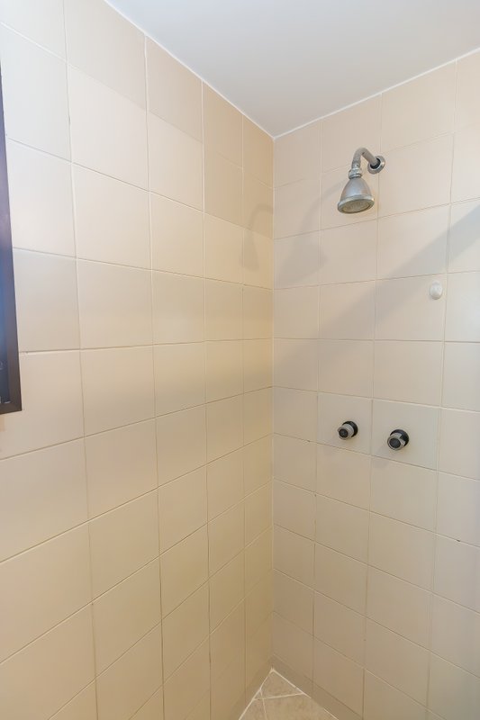 ALUGO APARTAMENTO AMPLO E ELEGANTE EM MOEMA — 4 DORMITÓRIOS, 1 SUÍTE E 2 VAGAS DE GARAGEM Avenida Pavão São Paulo - 