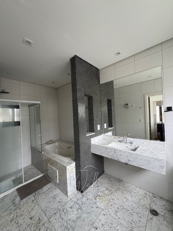 Casa no Condomínio Swiss Park em SBC  - 423m2 -  04 Suítes - 04 vagas Avenida Omar Daibert São Bernardo do Campo - 