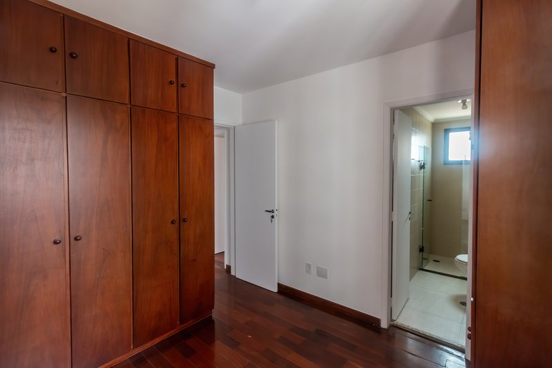 ALUGA-SE APARTAMENTO COM VISTA PANORÂMICA NA VILA MARIANA Rua Paula Ney São Paulo - 