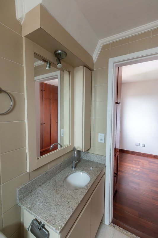 ALUGA-SE APARTAMENTO COM VISTA PANORÂMICA NA VILA MARIANA Rua Paula Ney São Paulo - 