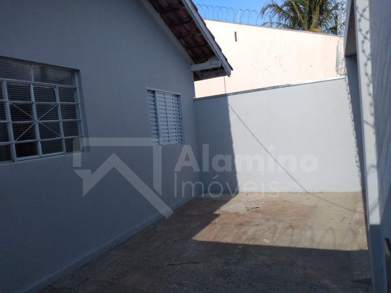 Geisel – Três Imóveis C/ 01 e 02 Dorms  Bauru - 