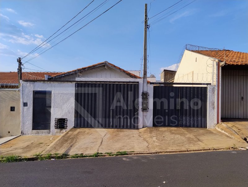 Geisel – Três Imóveis C/ 01 e 02 Dorms  Bauru - 