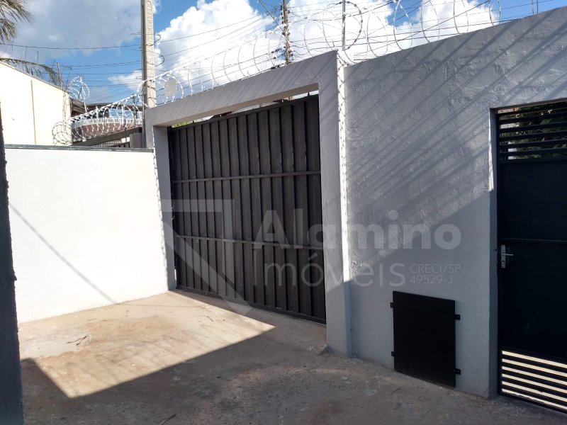 Geisel – Três Imóveis C/ 01 e 02 Dorms  Bauru - 