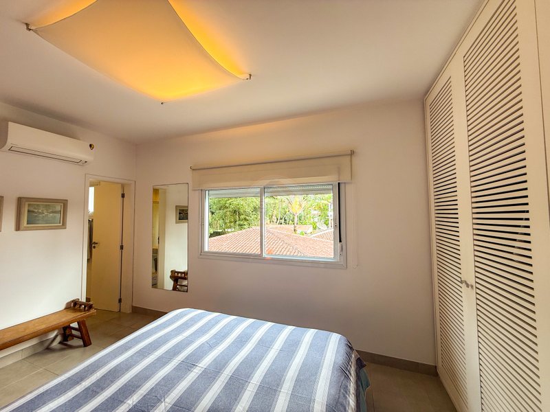 Casa aconchegante em Condomínio na Praia de Juquehy - À VENDA  São Sebastião - 