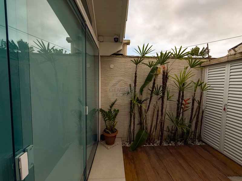 Casa aconchegante em Condomínio na Praia de Juquehy - À VENDA  São Sebastião - 