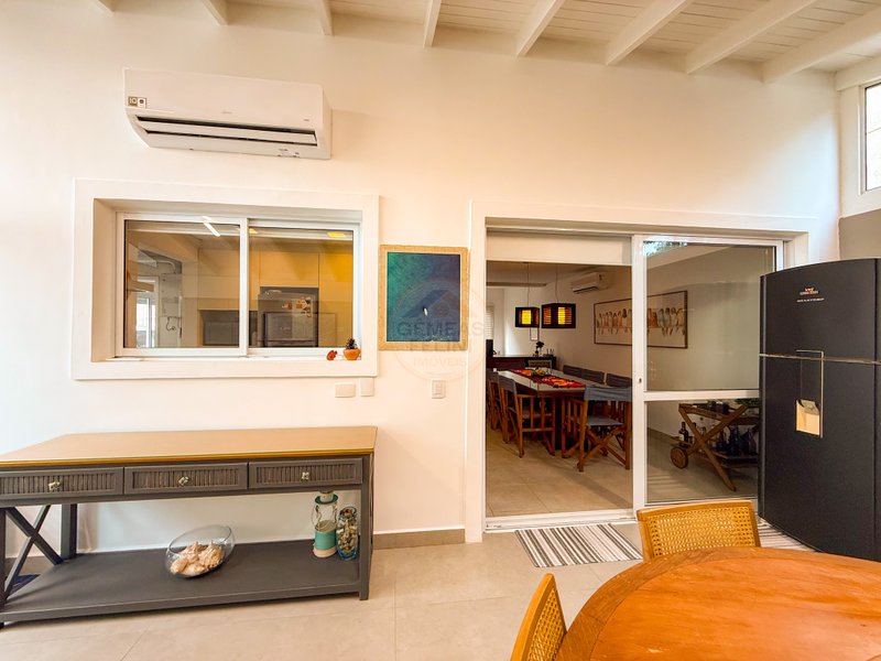 Casa aconchegante em Condomínio na Praia de Juquehy - À VENDA  São Sebastião - 