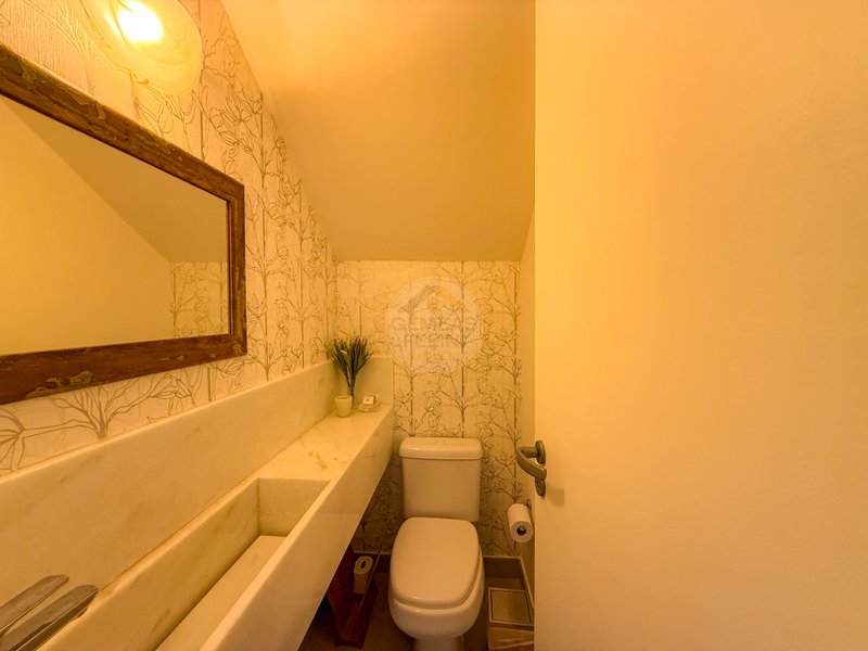 Casa aconchegante em Condomínio na Praia de Juquehy - À VENDA  São Sebastião - 