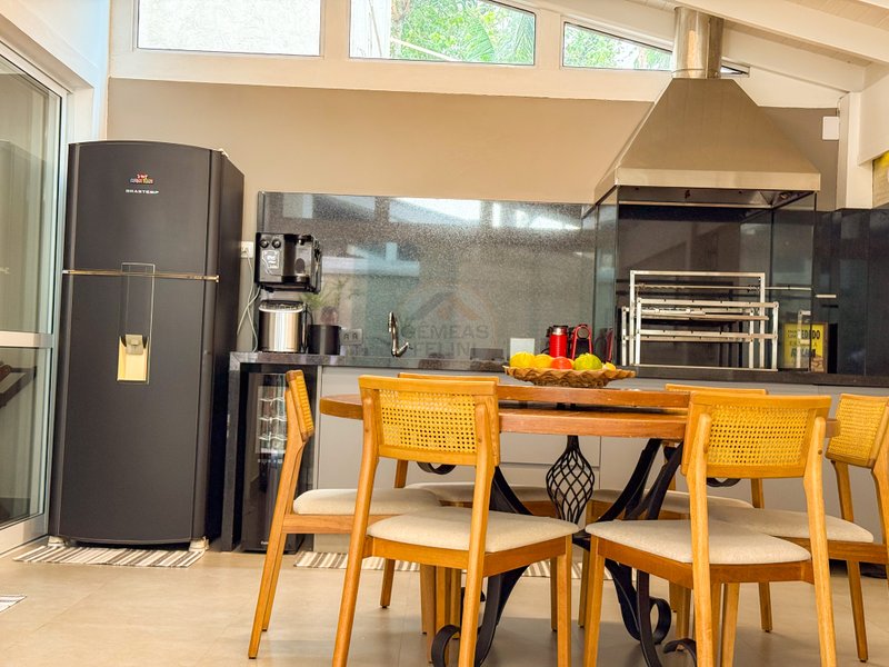 Casa aconchegante em Condomínio na Praia de Juquehy - À VENDA  São Sebastião - 