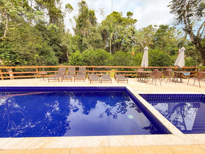 Casa aconchegante em Condomínio na Praia de Juquehy - À VENDA  São Sebastião - 