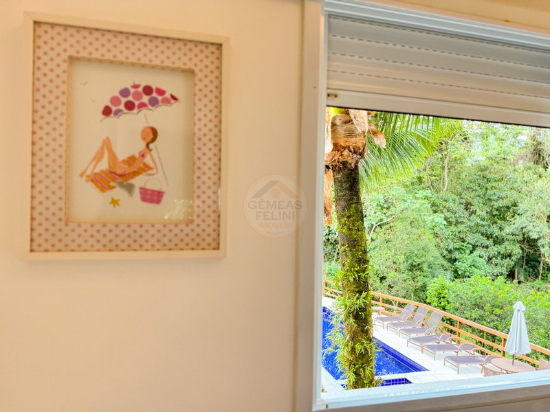 Casa aconchegante em Condomínio na Praia de Juquehy - À VENDA  São Sebastião - 