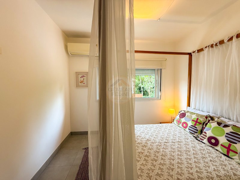 Casa aconchegante em Condomínio na Praia de Juquehy - À VENDA  São Sebastião - 