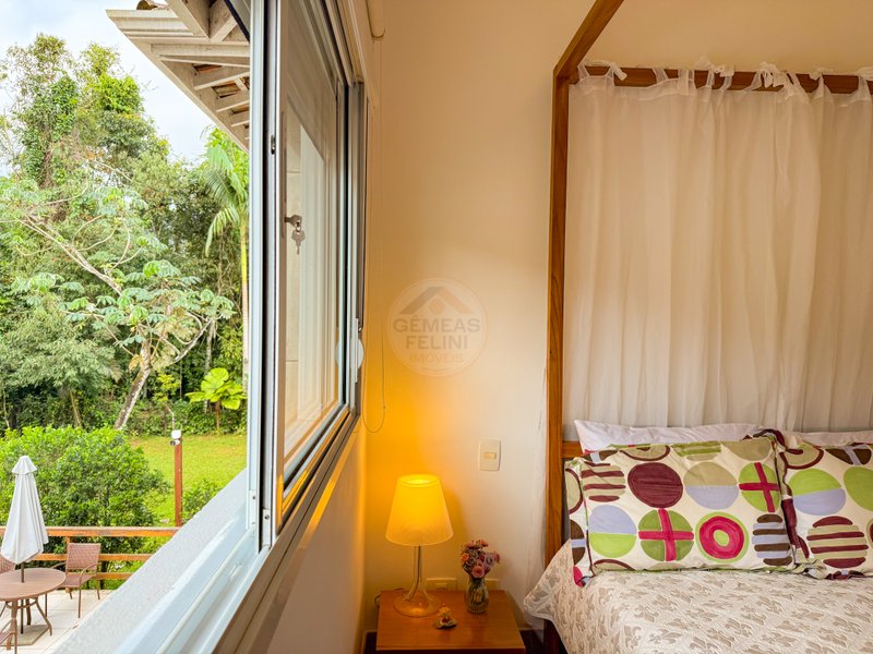 Casa aconchegante em Condomínio na Praia de Juquehy - À VENDA  São Sebastião - 