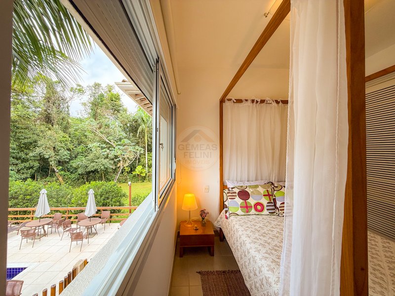 Casa aconchegante em Condomínio na Praia de Juquehy - À VENDA  São Sebastião - 