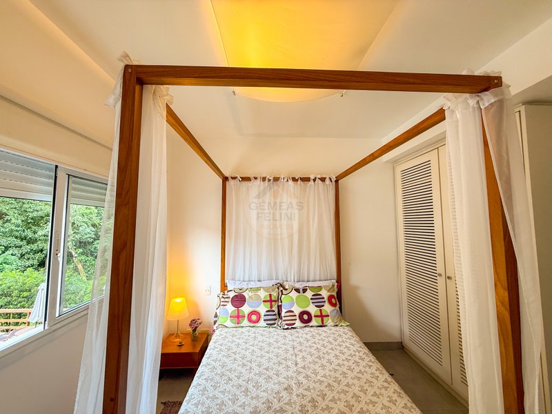 Casa aconchegante em Condomínio na Praia de Juquehy - À VENDA  São Sebastião - 