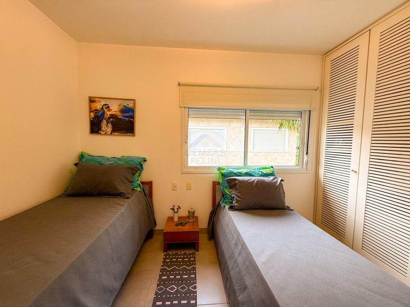 Casa aconchegante em Condomínio na Praia de Juquehy - À VENDA  São Sebastião - 