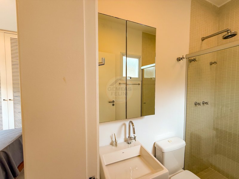 Casa aconchegante em Condomínio na Praia de Juquehy - À VENDA  São Sebastião - 