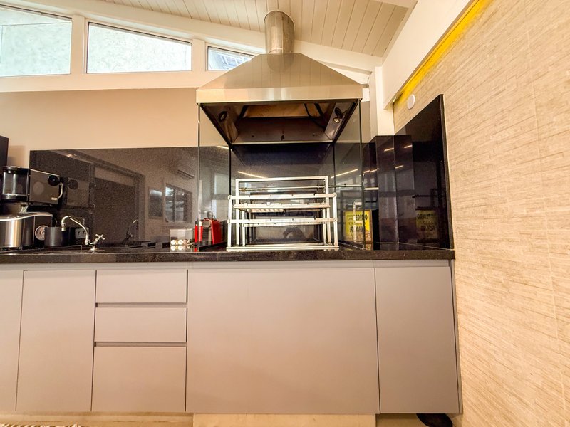 Casa aconchegante em Condomínio na Praia de Juquehy - À VENDA  São Sebastião - 