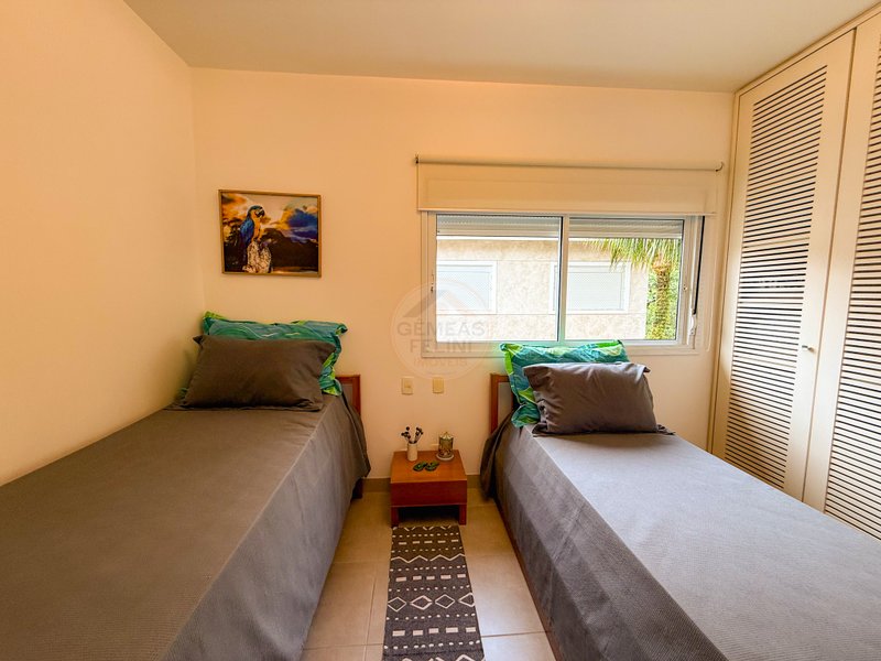 Casa aconchegante em Condomínio na Praia de Juquehy - À VENDA  São Sebastião - 