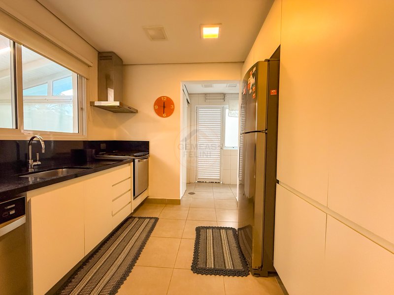 Casa aconchegante em Condomínio na Praia de Juquehy - À VENDA  São Sebastião - 