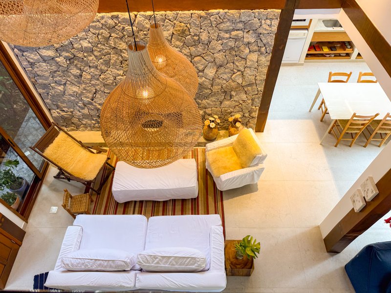 Casa de Alto Padr&atilde;o Condom&iacute;nio - Reformada, Sofisticada e Integrada &aacute; Natureza - VENDA  São Sebastião - 