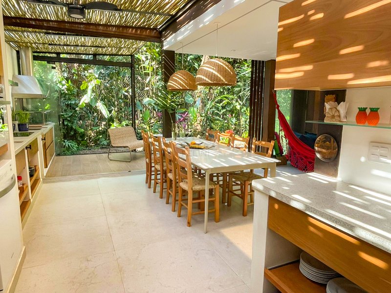 Casa no Condomínio com Piscina Privativa e Natureza - VENDA  São Sebastião - 