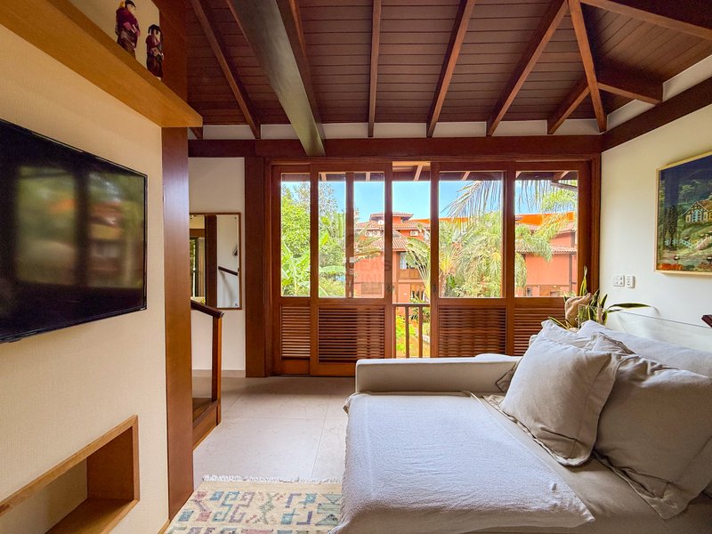 Casa de Alto Padr&atilde;o Condom&iacute;nio - Reformada, Sofisticada e Integrada &aacute; Natureza - VENDA  São Sebastião - 