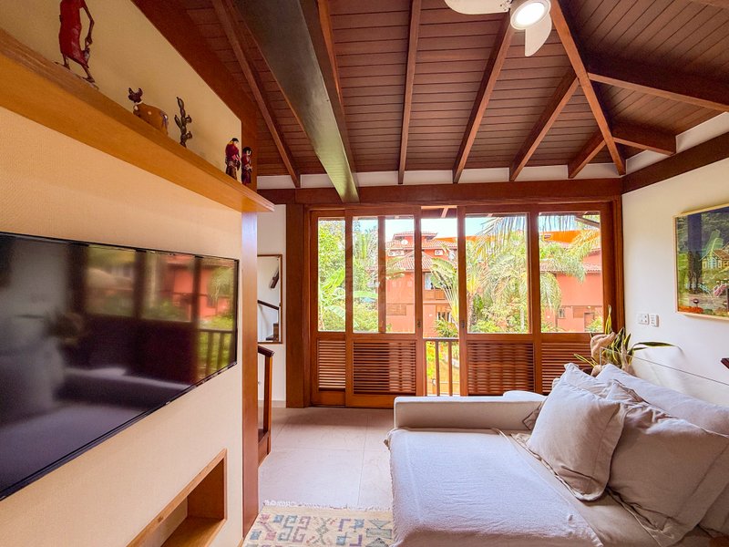 Casa de Alto Padr&atilde;o Condom&iacute;nio - Reformada, Sofisticada e Integrada &aacute; Natureza - VENDA  São Sebastião - 