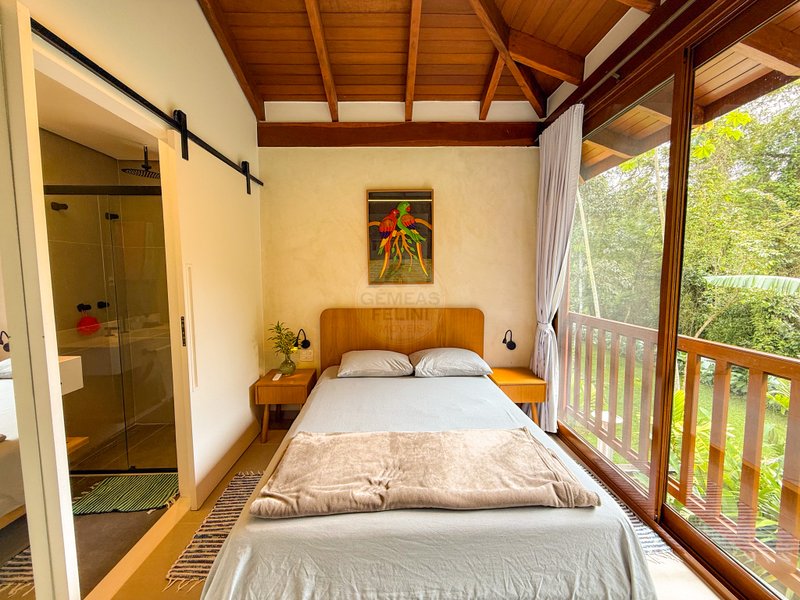 Casa de Alto Padr&atilde;o Condom&iacute;nio - Reformada, Sofisticada e Integrada &aacute; Natureza - VENDA  São Sebastião - 