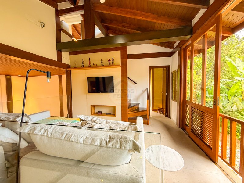 Casa de Alto Padr&atilde;o Condom&iacute;nio - Reformada, Sofisticada e Integrada &aacute; Natureza - VENDA  São Sebastião - 