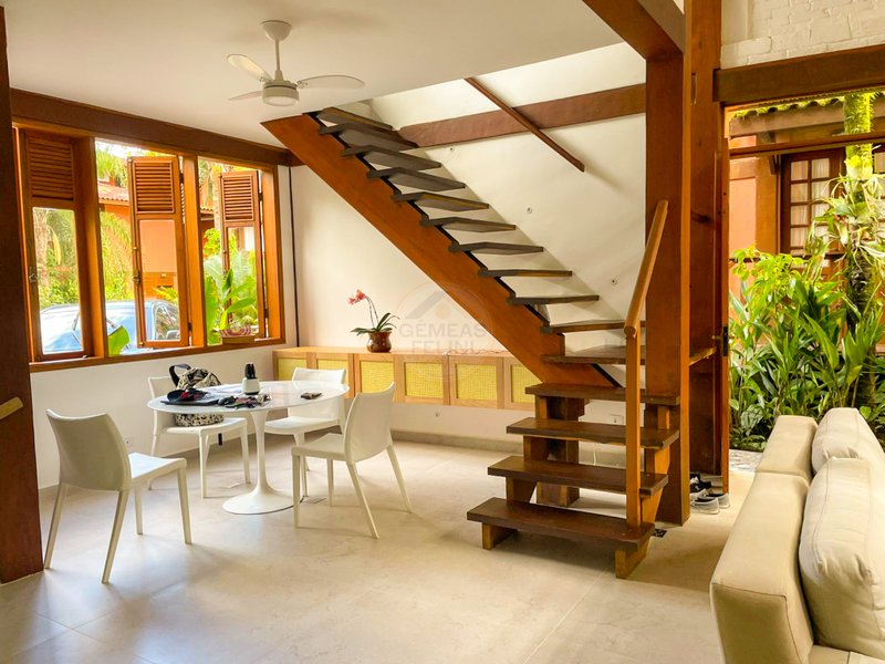 Casa no Condomínio com Piscina Privativa e Natureza - VENDA  São Sebastião - 