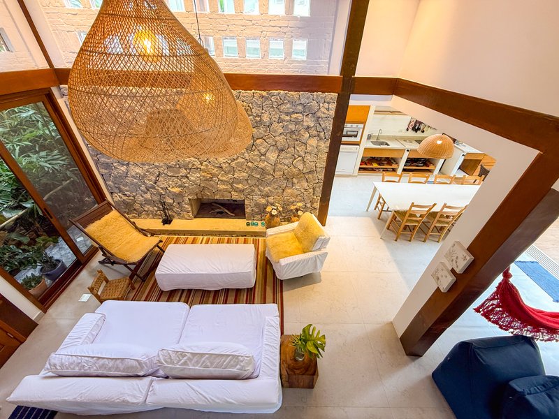 Casa de Alto Padr&atilde;o Condom&iacute;nio - Reformada, Sofisticada e Integrada &aacute; Natureza - VENDA  São Sebastião - 