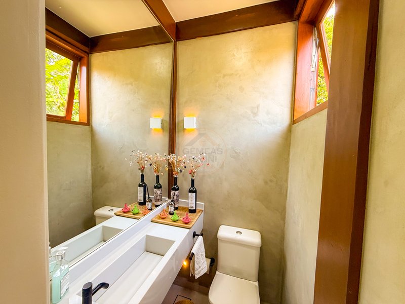 Casa de Alto Padr&atilde;o Condom&iacute;nio - Reformada, Sofisticada e Integrada &aacute; Natureza - VENDA  São Sebastião - 