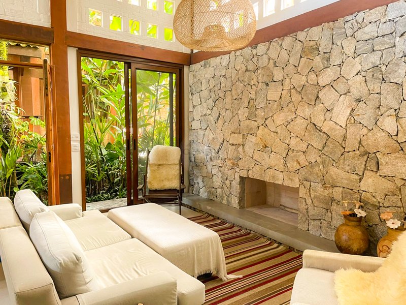 Casa no Condomínio com Piscina Privativa e Natureza - VENDA  São Sebastião - 