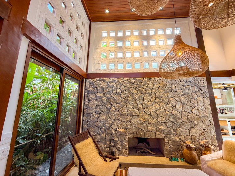 Casa de Alto Padr&atilde;o Condom&iacute;nio - Reformada, Sofisticada e Integrada &aacute; Natureza - VENDA  São Sebastião - 