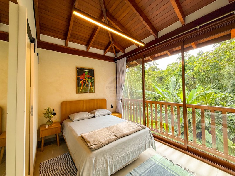 Casa de Alto Padr&atilde;o Condom&iacute;nio - Reformada, Sofisticada e Integrada &aacute; Natureza - VENDA  São Sebastião - 